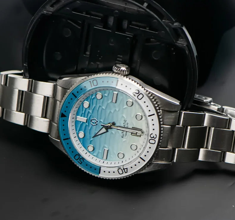 Relógio de Mergulho Automático WISHDOIT para Homem com Mostrador Azul-Oceano e Branco Ondulado, Movimento 8215 e Vidro Safira