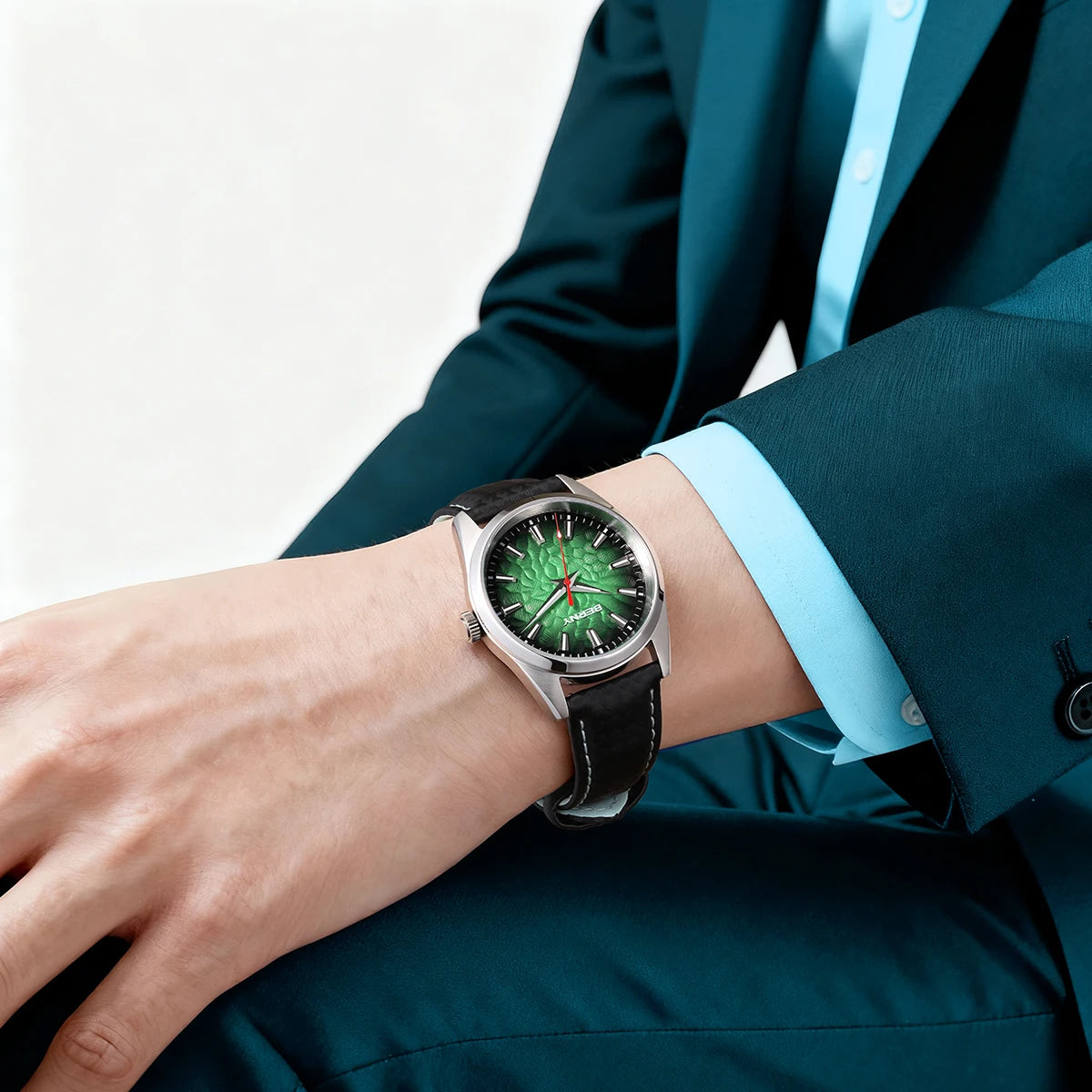 Montre pour homme BERNY – Montre à quartz élégante et classique, étanche à 10 ATM, dotée d'un verre saphir et d'aiguilles luminescentes, idéale pour une tenue habillée ou professionnelle, avec bracelet en cuir.