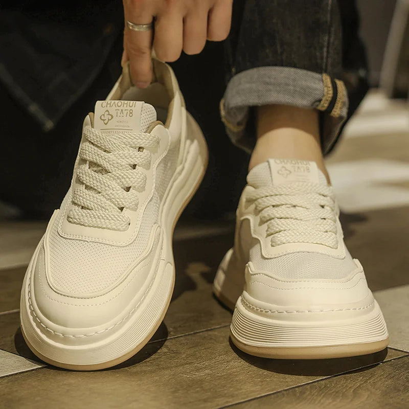 Sneakers da uomo ultraleggere in mesh traspirante 2025, scarpe casual alla moda con suola spessa, comode, con lacci, per la camminata quotidiana