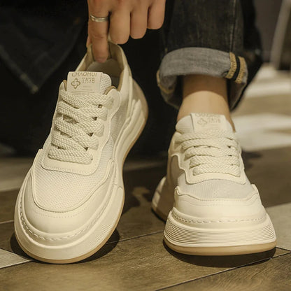 Sneakers da uomo ultraleggere in mesh traspirante 2025, scarpe casual alla moda con suola spessa, comode, con lacci, per la camminata quotidiana