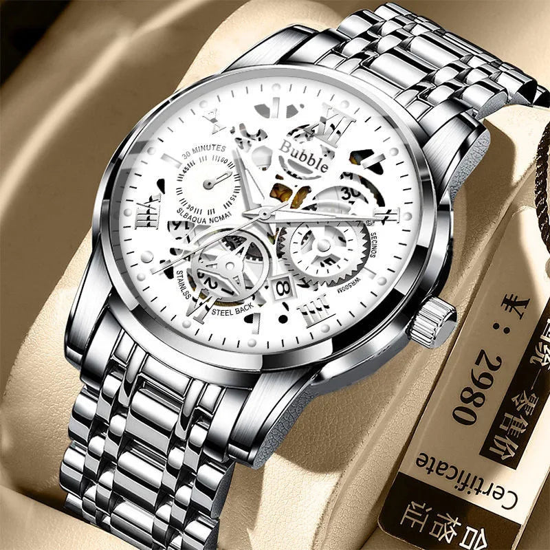 Montre pour homme UTHAI L93 : un modèle tendance, haut de gamme et polyvalent, au style « luxe accessible ». Cette montre à quartz est dotée d'un cadran ajouré avec chiffres romains et bénéficie d'une étanchéité.