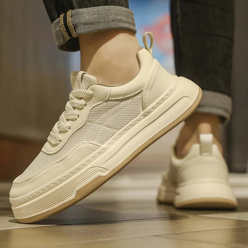Sneakers da uomo ultraleggere in mesh traspirante 2025, scarpe casual alla moda con suola spessa, comode, con lacci, per la camminata quotidiana