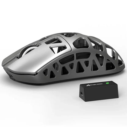 Mouse gaming ATTACK SHARK R3 in lega di magnesio 8K SUPERLIGHT 8000Hz 6 DPI regolabili fino a 26000 PAW3395 BT/2.4G wireless/cablato
