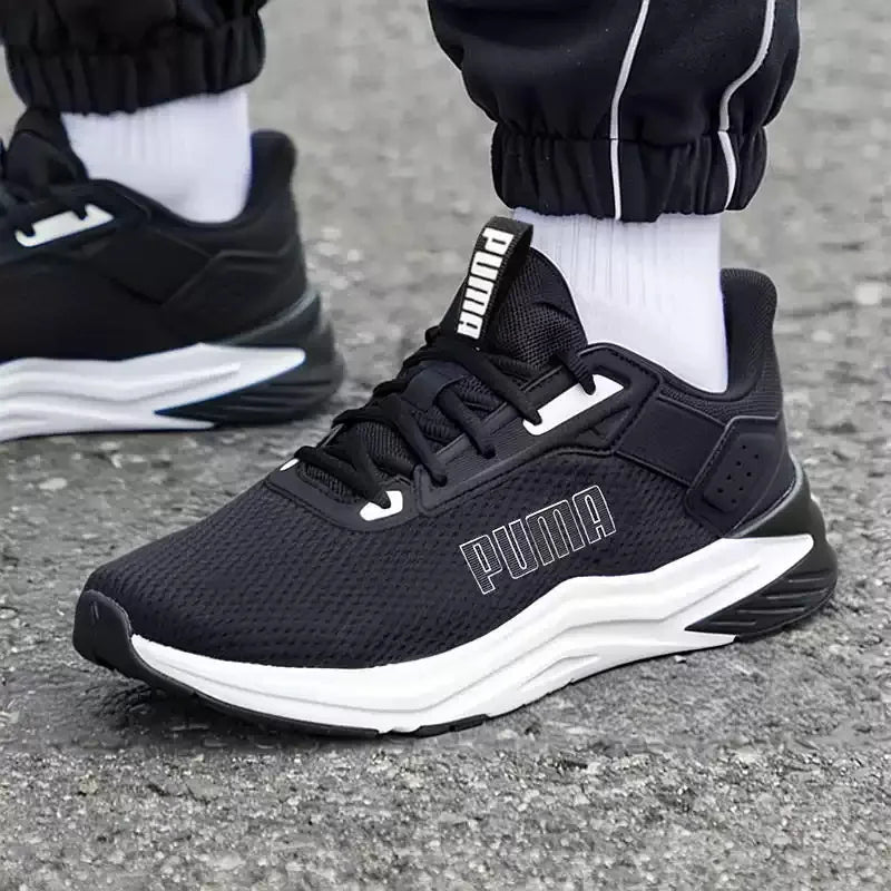 PUMA Sneakers de course respirantes en mesh léger avec grand logo noir et blanc 311095-01
