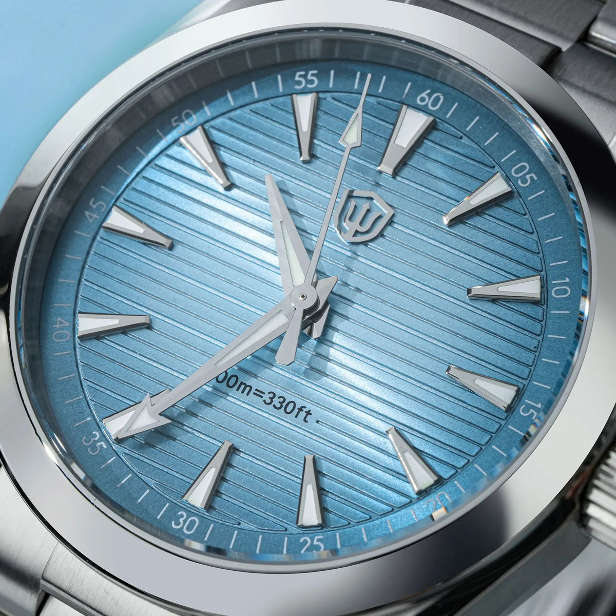 Ura Watchdives WD0006, mehanizem VH31 s tekočim sekundnim kazalcem, izbočeno safirno steklo, luminescentni premaz BGW9, vodotesna do 10 barov, premer 38 mm, vintage stil