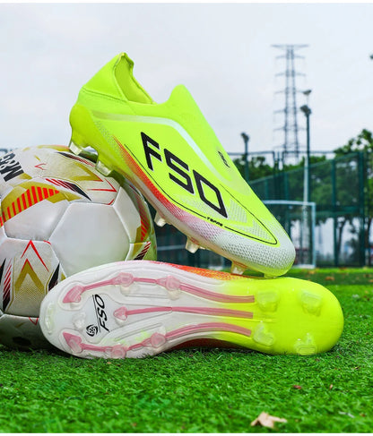 Novas chuteiras de futebol para homem, sapatilhas de futsal para exterior, jogo em relva, antiderrapantes, calçado de futebol de alta qualidade com pitões, best-seller, cano alto, leve