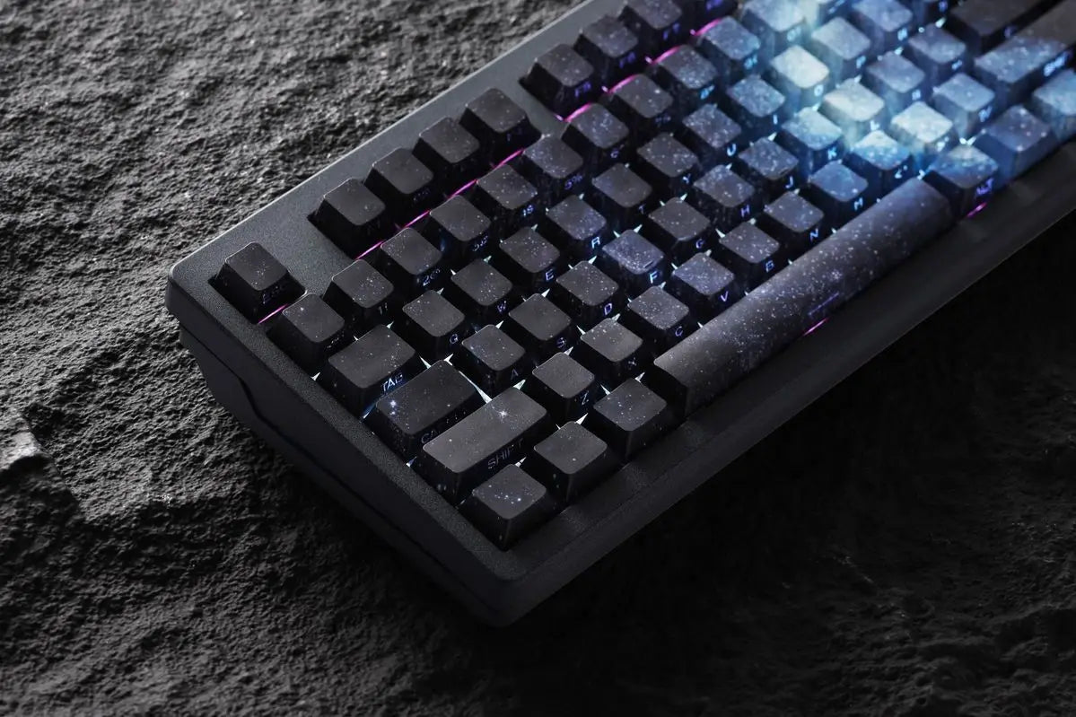 Keycap PBT trasparenti Cherry con incisione laterale e sfumatura Purple Galaxy, 135 tasti, compatibili con tastiere meccaniche 60/64/84/98/108