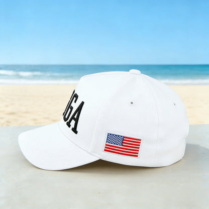 A fashionable white American hat with "45-47" details, perfect for a beach outing, ideal for a leisurely walk by the seaside or