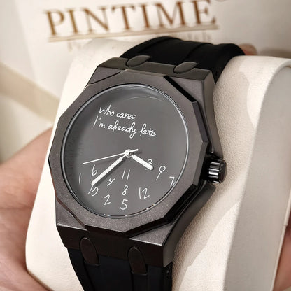 Orologio da uomo di lusso con cassa ottagonale e cinturino in silicone, impermeabile, dotato di un quadrante che riporta lo slogan umoristico «Who Cares I'm Already Late» (E allora? Sono già in ritardo).