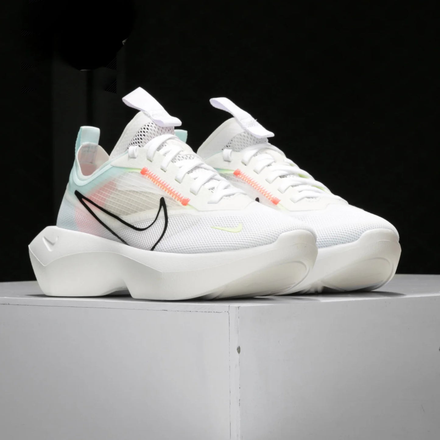 Nike Authentic VISTA LITE Damen-Sneaker mit atmungsaktiver Plateausohle im Dad-Shoe-Stil CI0905-102