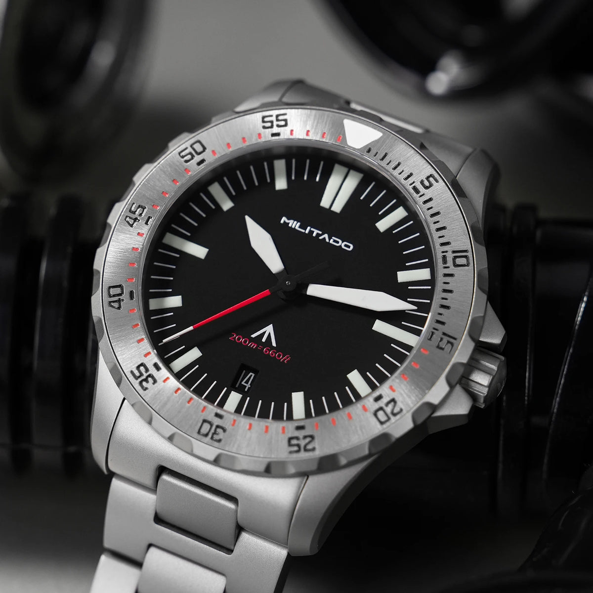 Militado ML16 39mm Quartz Dive Watch Sapphire Crystal 200M Water Resistant Ceramic Bezel BGW9 Lume Screw Down Crown
