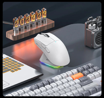 Attack Shark X11&R1 -kolmitilainen Bluetooth-langaton hiiri latausalustalla, RGB-valaistus, ergonominen ja kevyt PC-pelitarvike