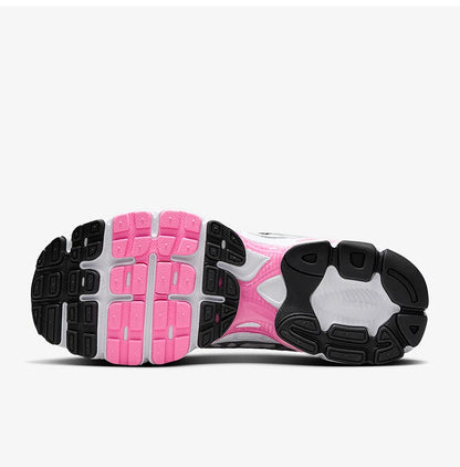 Γυναικεία αθλητικά παπούτσια Nike Air Max Moto 2K με αντικραδασμική προστασία HQ2056-101