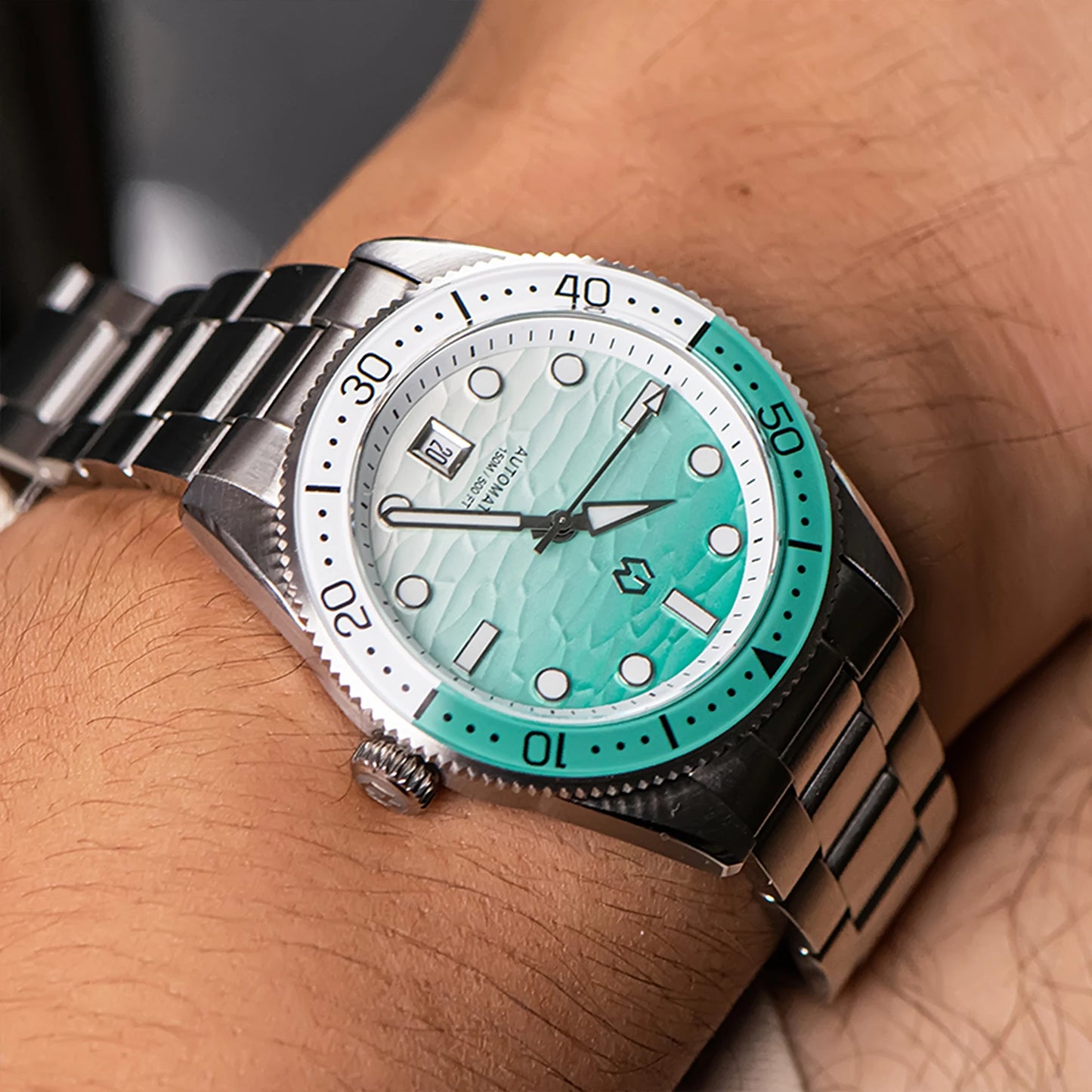 Relógio de Mergulho Automático WISHDOIT para Homem com Mostrador Azul-Oceano e Branco Ondulado, Movimento 8215 e Vidro Safira