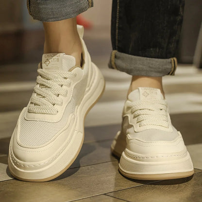 Sneakers da uomo ultraleggere in mesh traspirante 2025, scarpe casual alla moda con suola spessa, comode, con lacci, per la camminata quotidiana