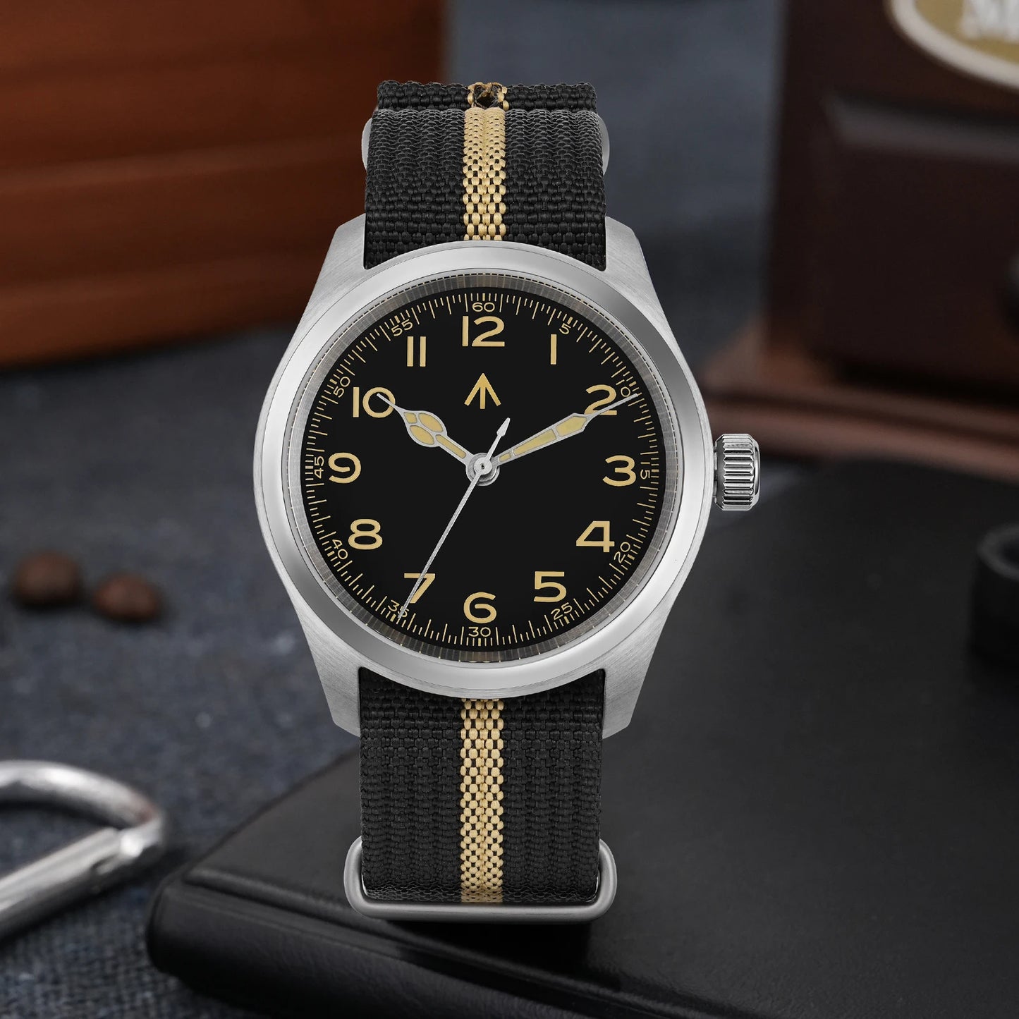 Militado ML08 Quartz Watch VH31 Movement Double Domed Sapphire Crystal Wristwatch Super C3 Green Luminous 38mm Vintage Watches