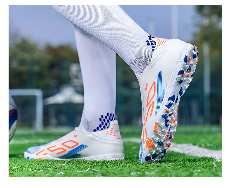Nouvelles chaussures de football pour hommes, baskets antidérapantes, chaussures d'entraînement, bottes de football très vendues, crampons légers de haute qualité pour matchs sur gazon, mi-hautes pour l'extérieur