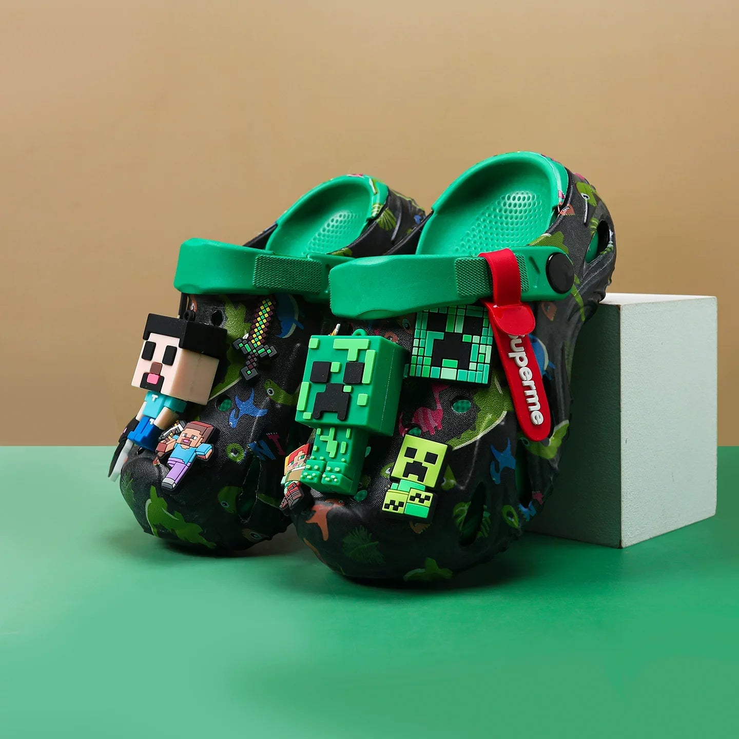 Minecrafts Clogs Non Slip Closed Toe Sandals Adjustable Strap Classic Dinosaur Printed For Beach Outdoor Walking Daily Leisure