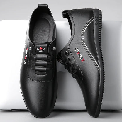 Chaussures en cuir décontractées pour hommes, polyvalentes, affaires, chaussures blanches, mode, anti-ald, mocassins confortables pour hommes, nouveau, léger, plat, 2024
