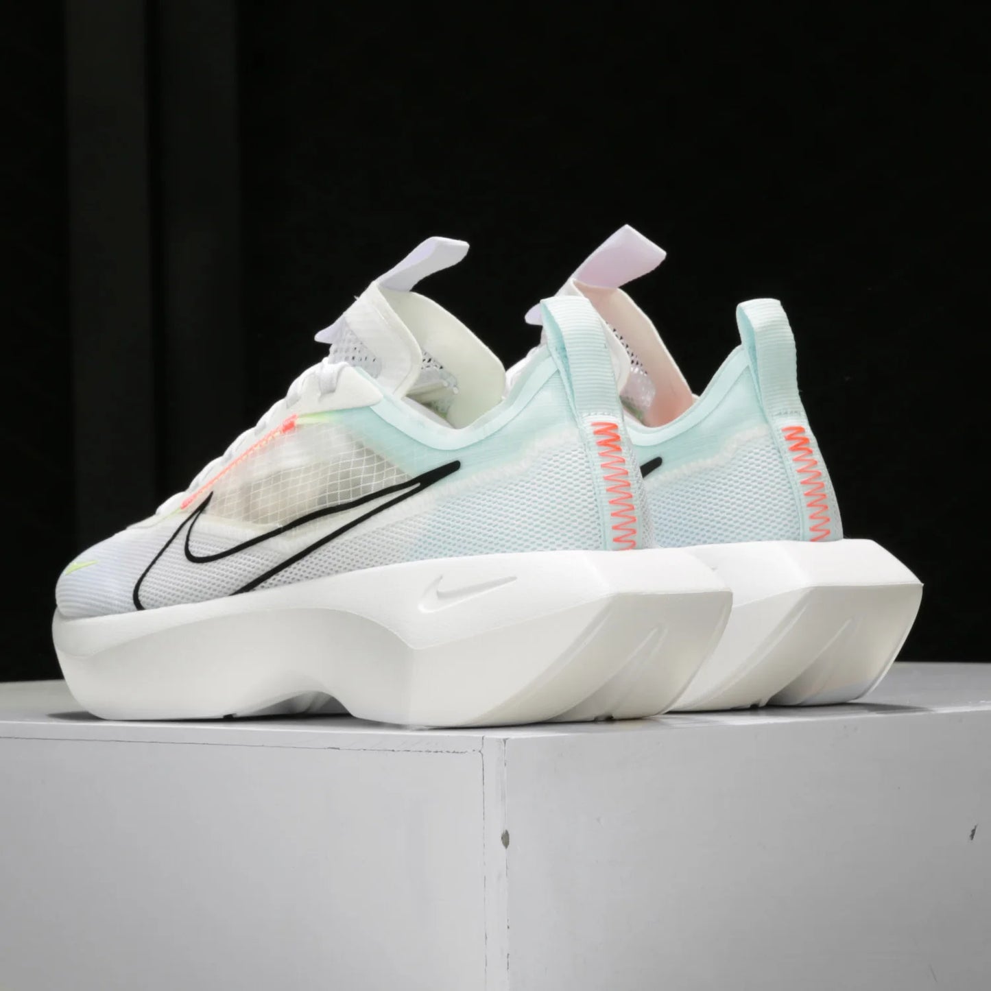 Nike Authentic VISTA LITE Damen-Sneaker mit atmungsaktiver Plateausohle im Dad-Shoe-Stil CI0905-102