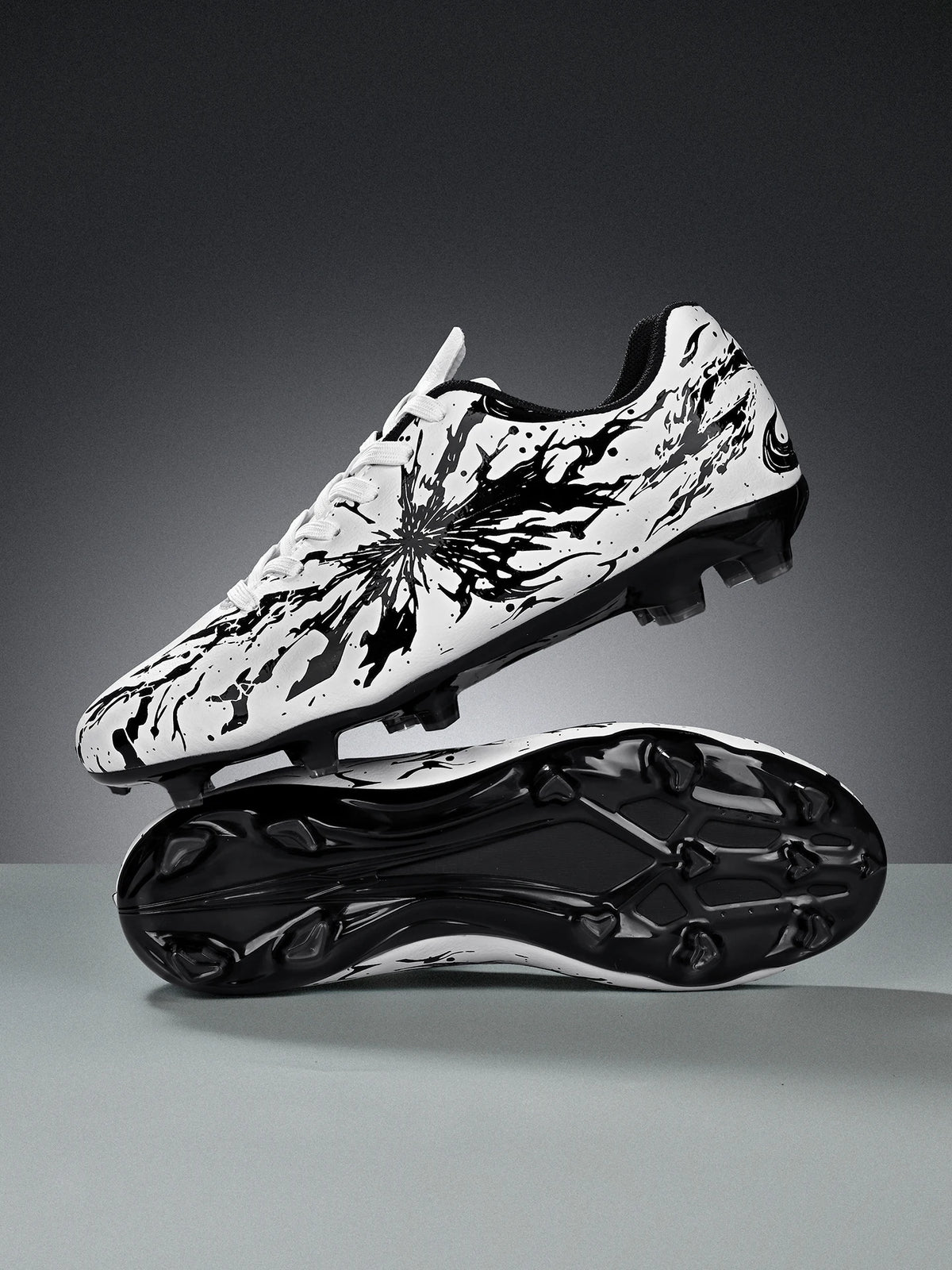 Chaussures de football pour hommes, modèle AG FG, tige en tricot ultra-léger, soutien stable de la voûte plantaire, idéales pour les entraînements prolongés sur terrain de gazon extérieur.