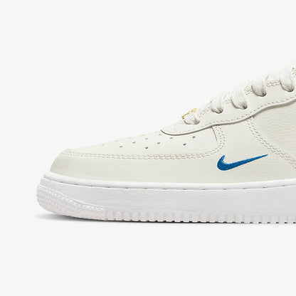 Nike originalni ženski visoki dihalni čevlji za rolkanje Air Force 1 07 Se DQ7584-100